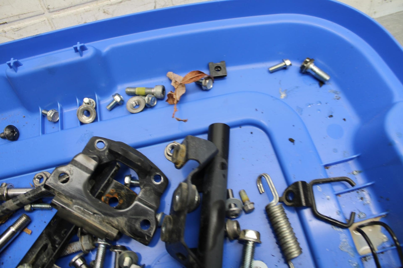 15-17 KAWASAKI EX 650 NINJA  ABS LEFTOVER MOUNTING BOLTS HARDWARE MOTOR BB494