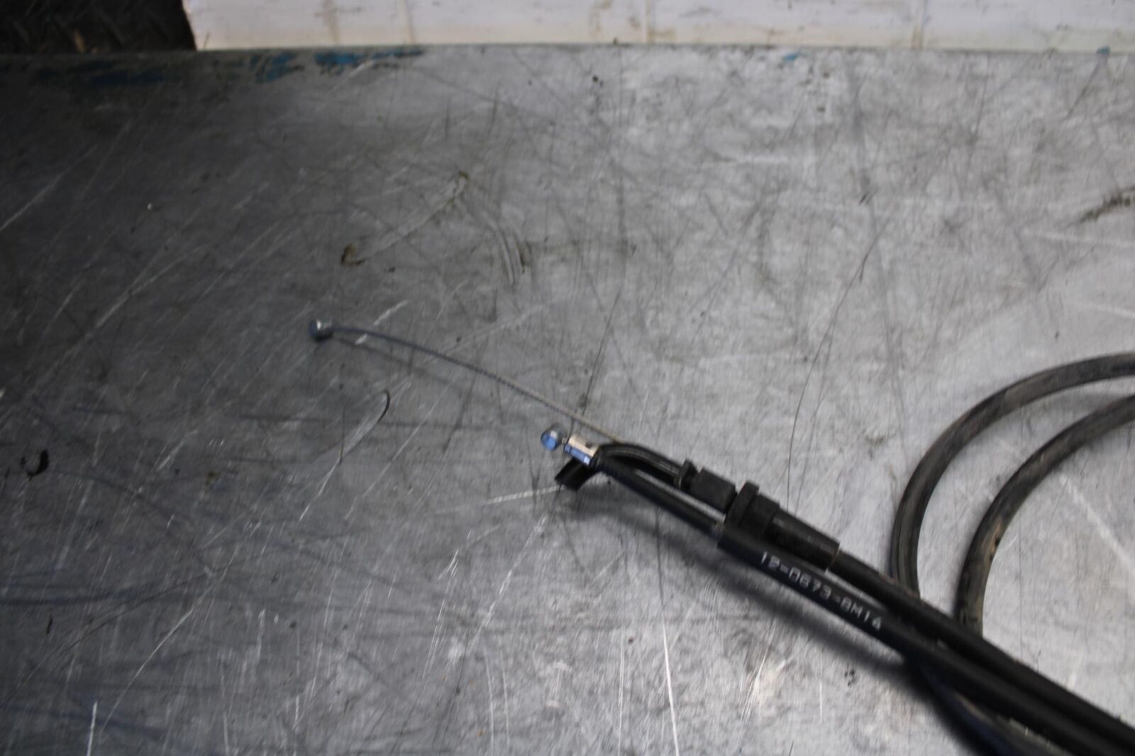 18 KAWASAKI Z 400 THROTTLE CABLES LINES BB469