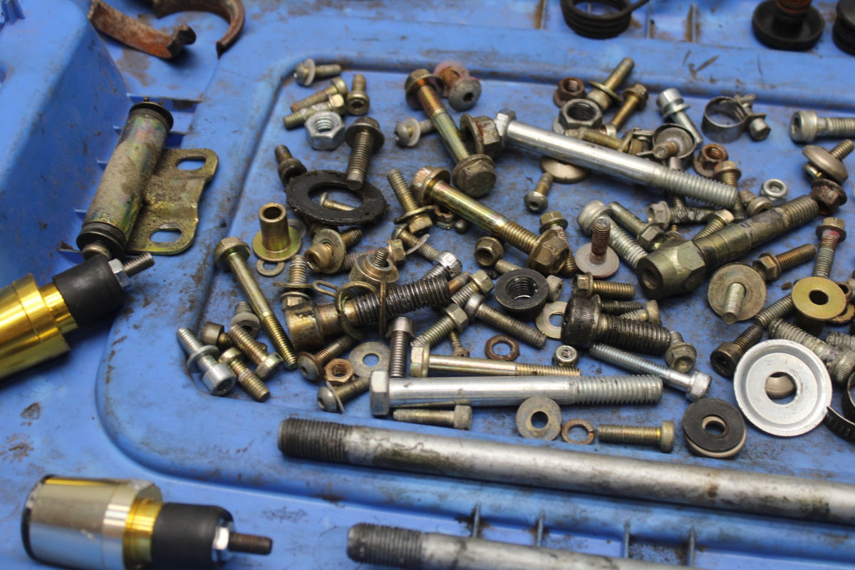05 DUCATI SUPERSPORT 800 MOUNTING BOLTS HARDWARE SCREWS BB913