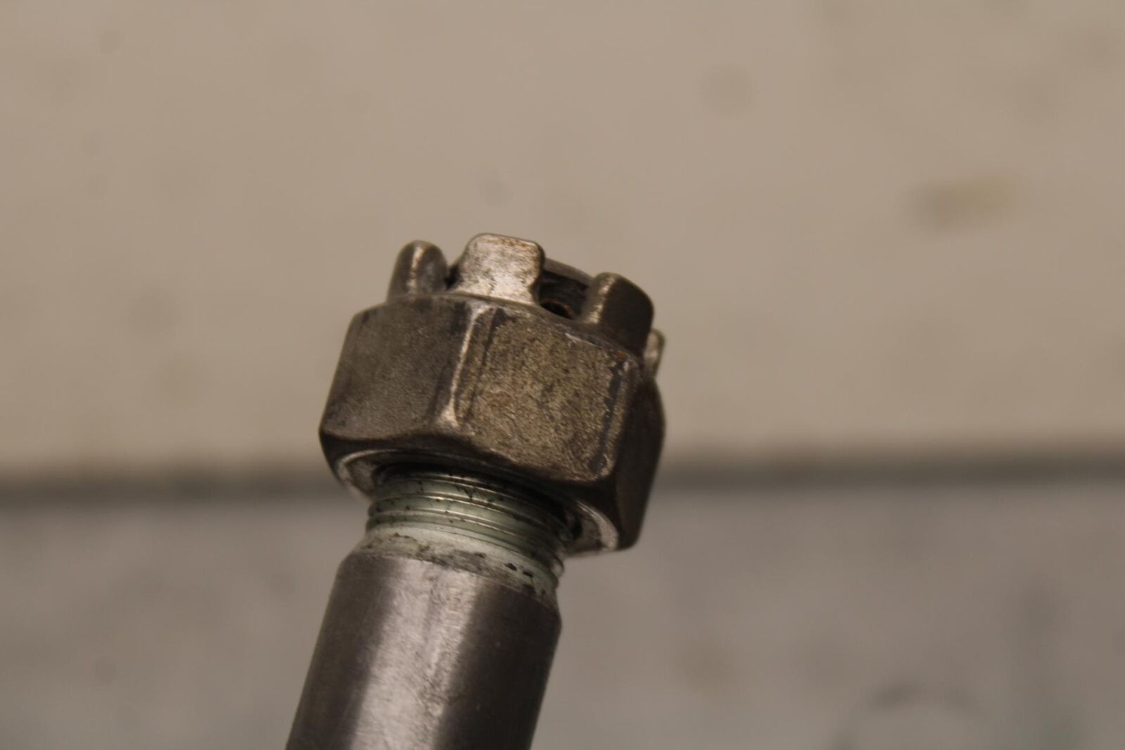 03-08 KAWASAKI VULCAN 1600 REAR AXLE BACK WHEEL RIM PIVOT BOLT AXEL BB616