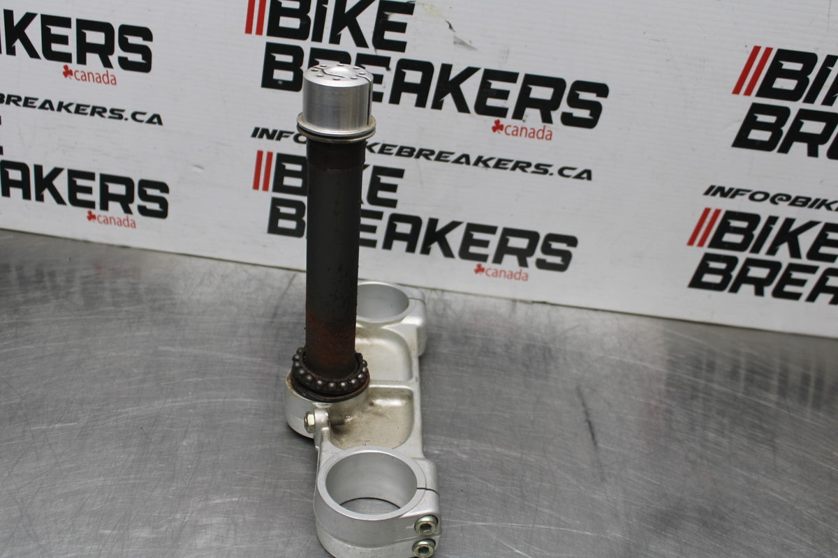02 DUCATI MONSTER 620 FRONT FORKS CLAMP LOWER TRIPLE TREE STEM BB851