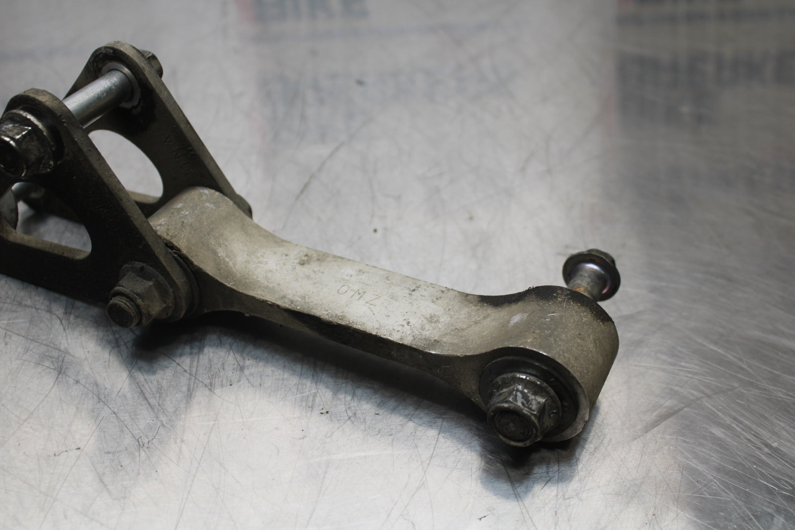 11 SUZUKI GSXR1000 REAR DOGBONE SHOCK LINKAGE LINK BB142