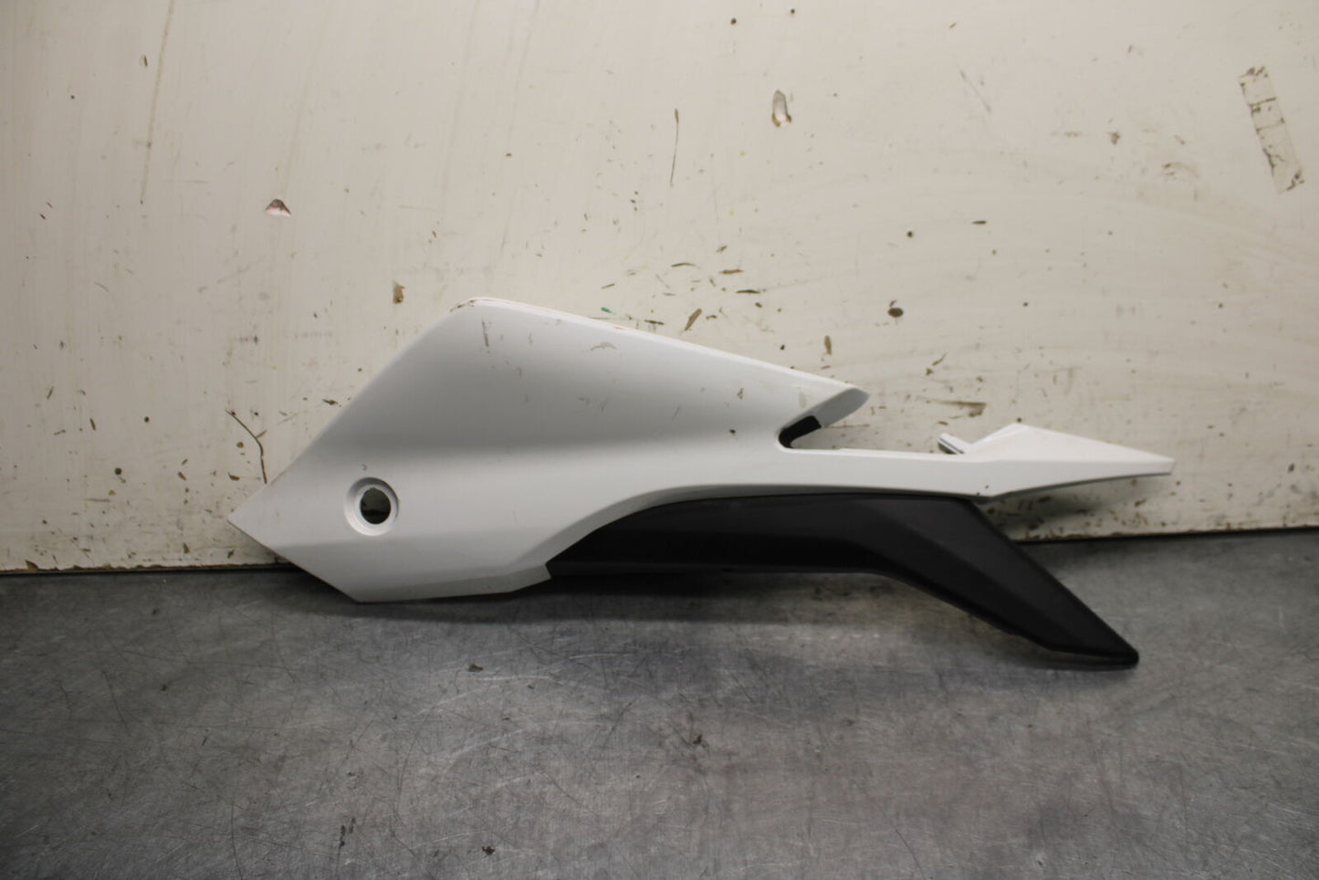 15-16 HONDA CB300F LEFT REAR BACK TAIL FAIRING COWL SHROUD BB740
