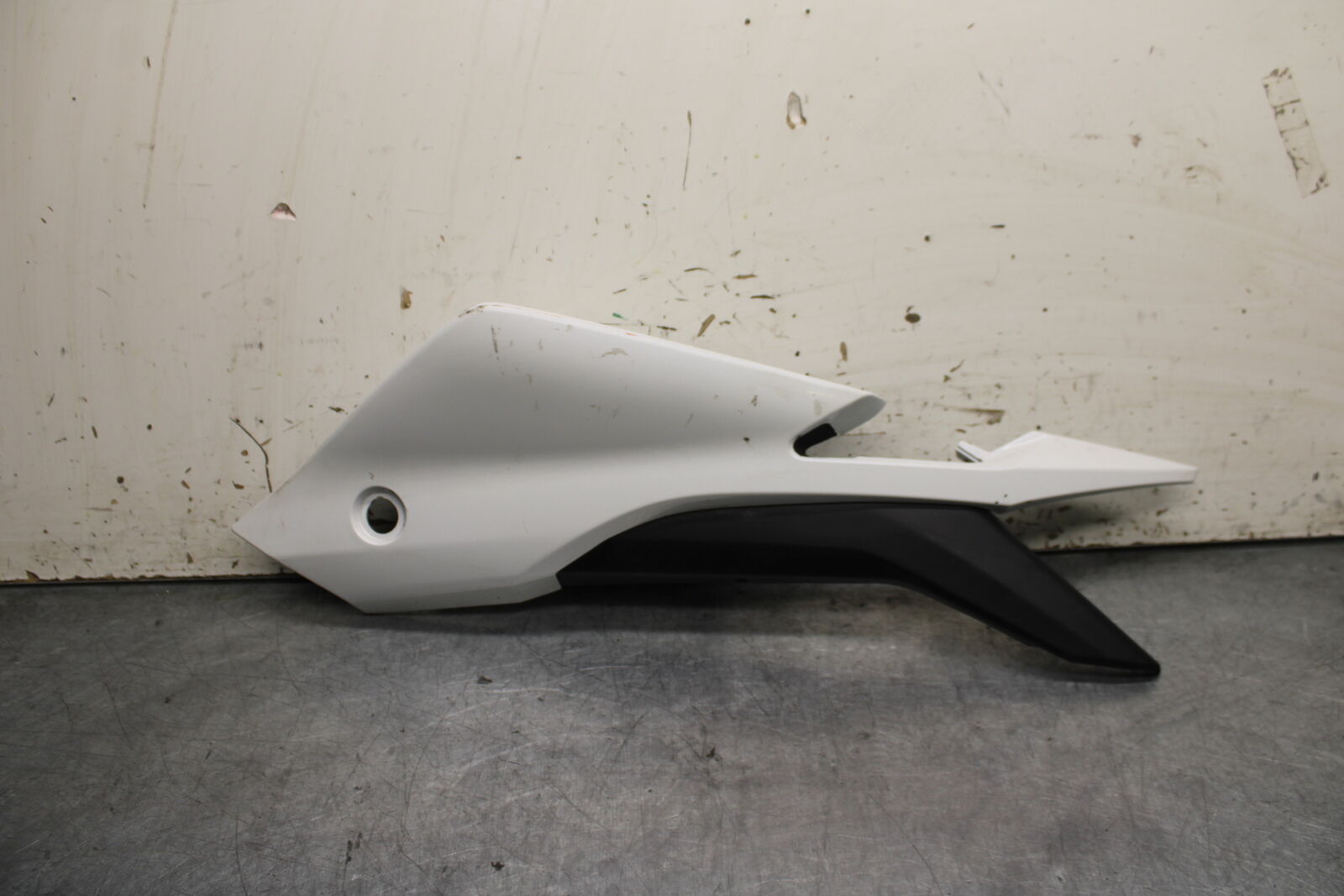 15-16 HONDA CB300F LEFT REAR BACK TAIL FAIRING COWL SHROUD BB740