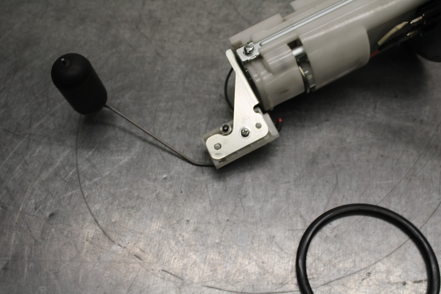 12-13 KAWASAKI Z1000 FUEL PUMP GAS PETROL SENDER UNIT BB743