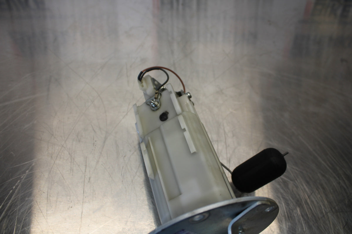 11 SUZUKI GSXR1000 FUEL PUMP GAS PETROL SENDER UNIT BB142