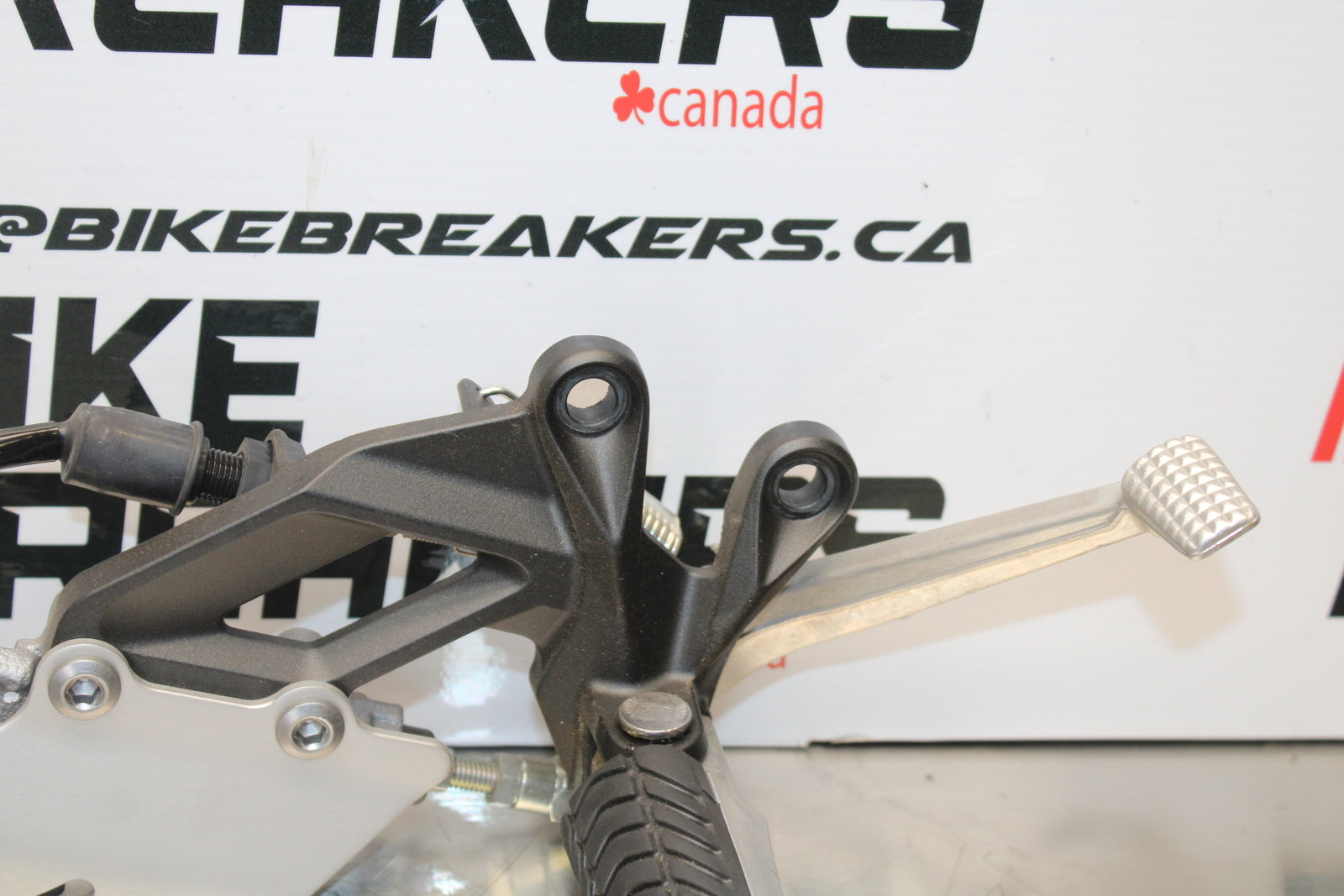 23-24 KAWASAKI NINJA ZX14R NERW!! RIGHT REARSET REAR SET DRIVER FOOT PEG BB153