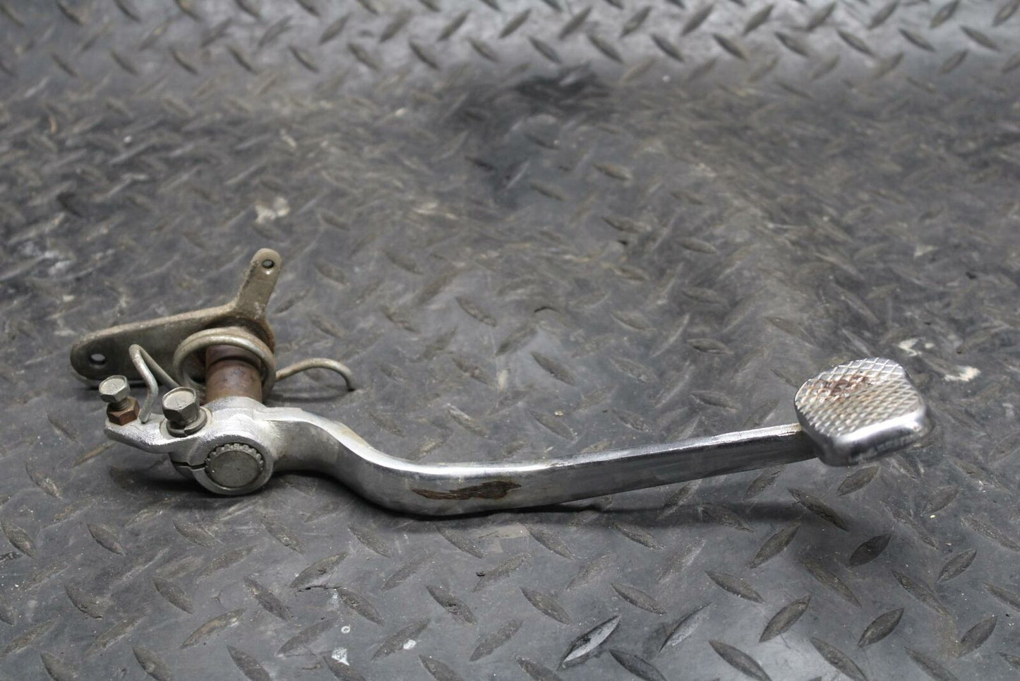 78 SUZUKI GS550E RIGHT REARSET BRAKE FOOT PEDAL W ARM PIVOT  BB212