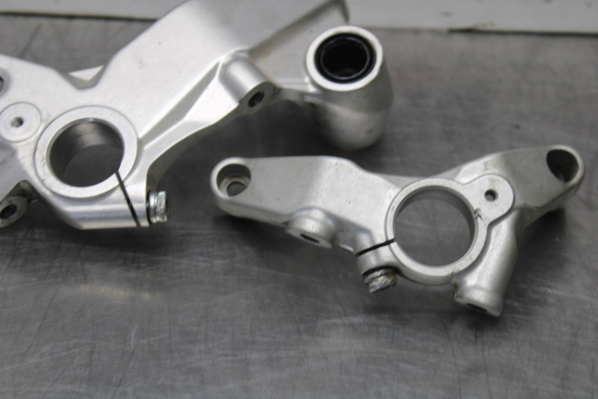 16 DUCATI 959 PANIGALE ENGINE/ FRAME MOUNT MOTOR BRACKET SET BB912