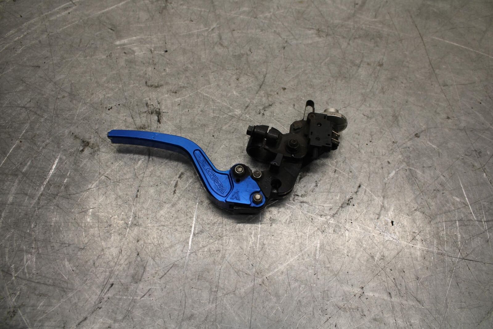 2007 Yamaha YZF R6 CLUTCH LEVER PERCH MOUNT BRACKET 2C0-82910-01-00 BB525