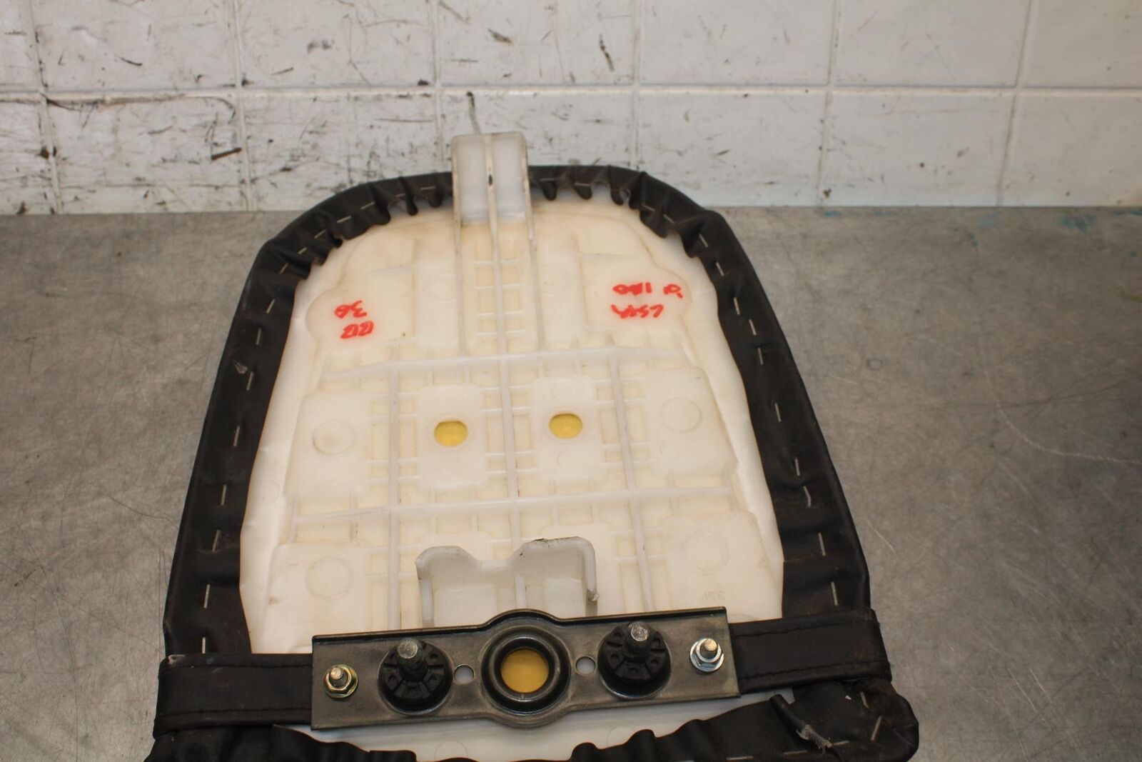 2001 Suzuki GSXR1000 REAR BACK PASSENGER TANDEM SEAT PAD SADDLE PILLION BB70