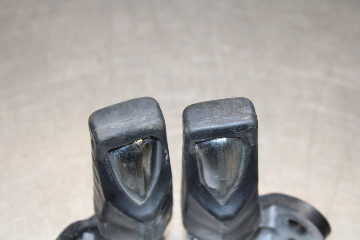 96 KAWASAKI NINJA 500 EX500A REAR BACK PASSENGER PEG SET PAIR BB768