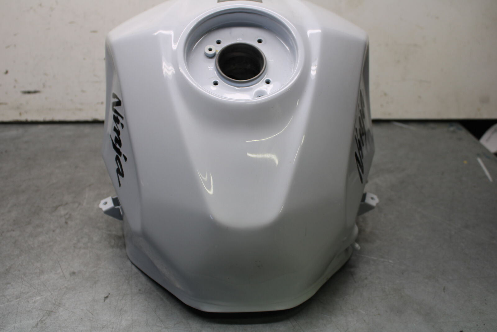 18-23 KAWASAKI NINJA 400 GAS TANK FUEL CELL PETROL RESERVOIR BB660