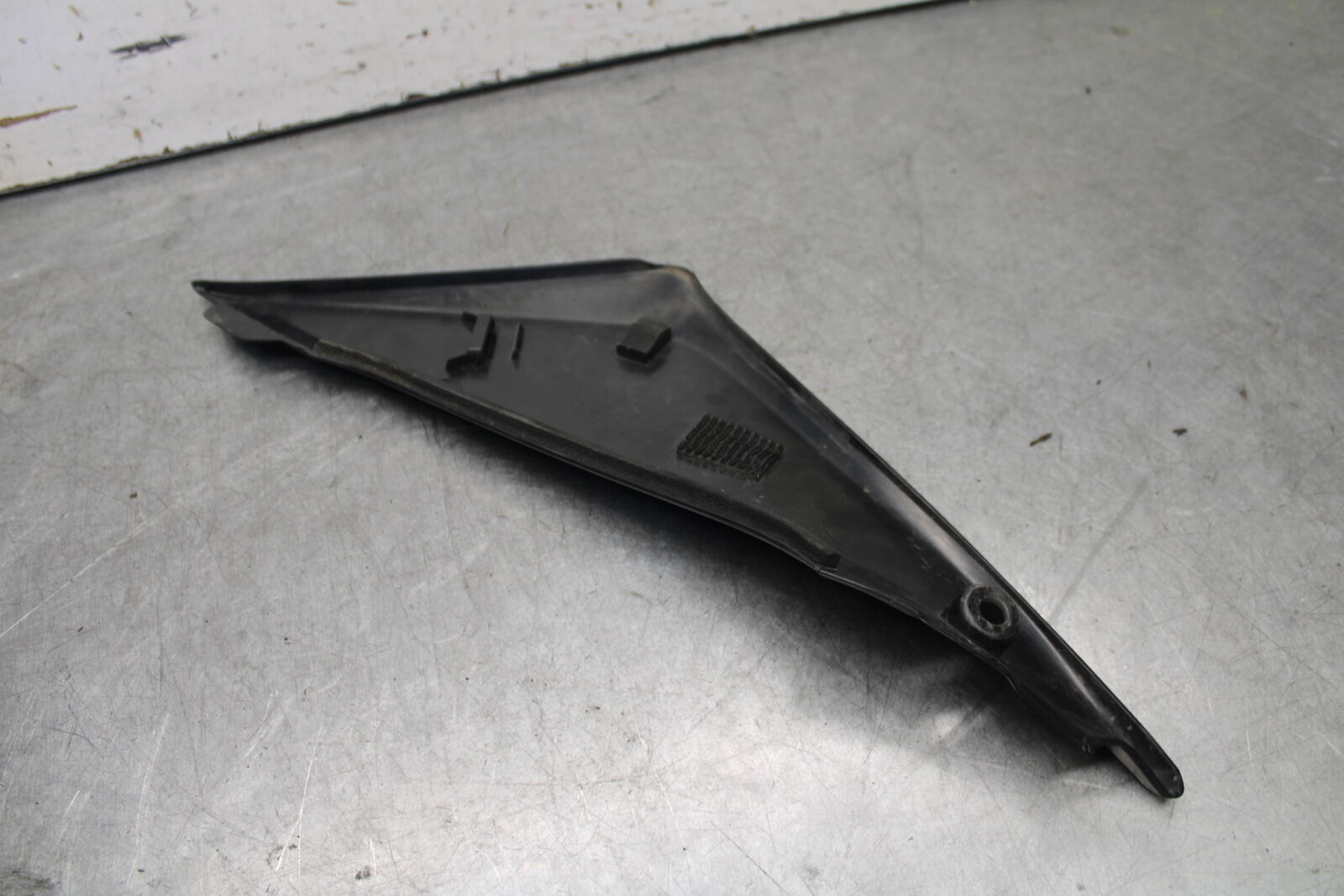 05-06 SUZUKI GSXR1000 LEFT FRONT SIDE SEAT SADDLE PANEL TRIM COWL FAIRING BB663