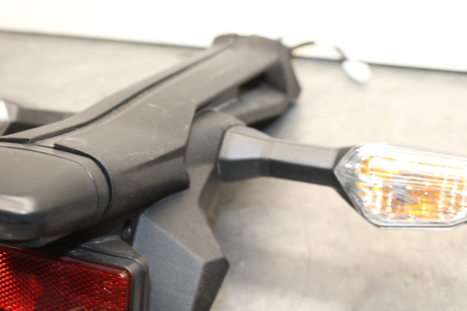 19-23 KAWASAKI NINJA ZX6R REAR BACK FENDER MUD GUARD BB749