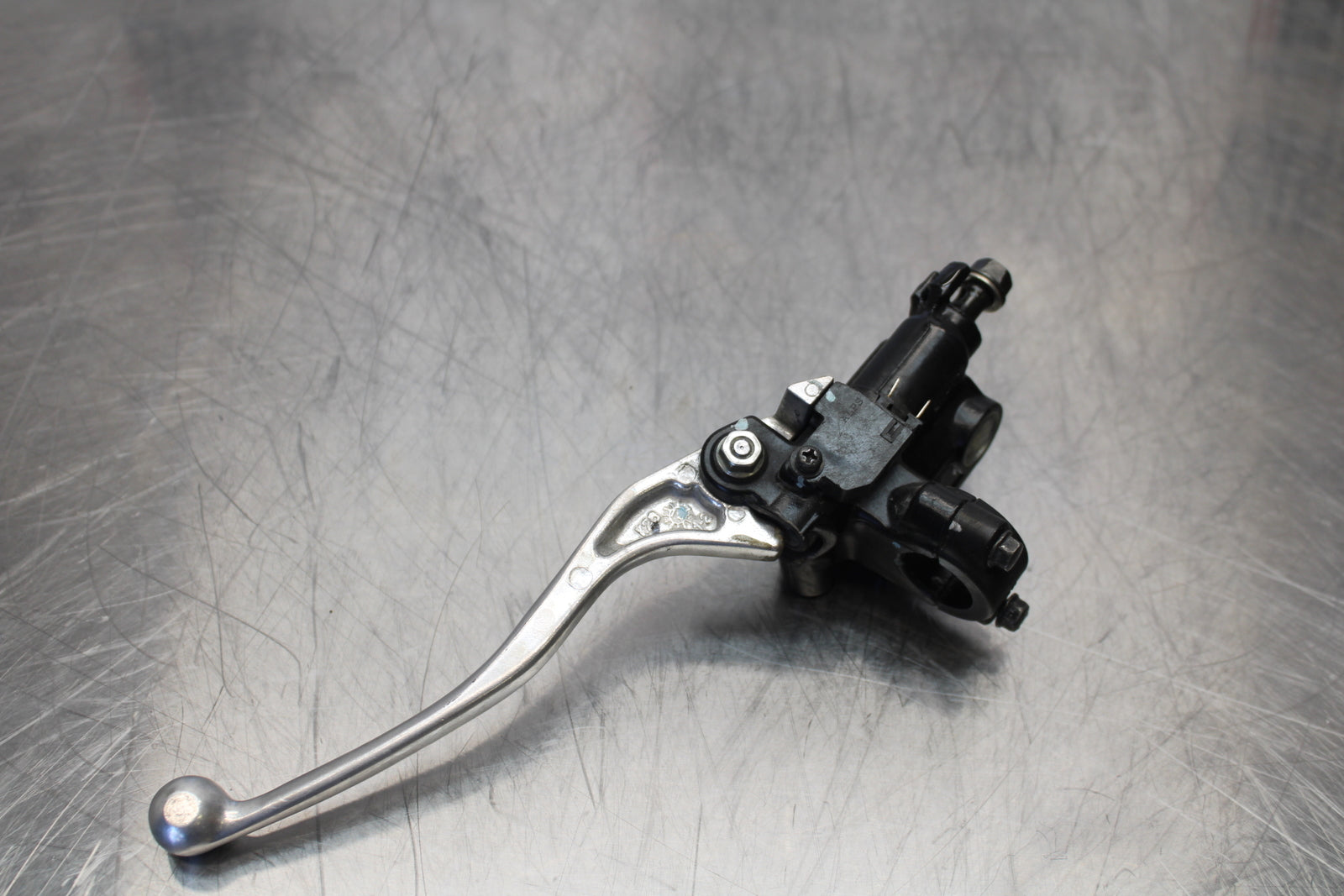 15-16 HONDA CB300F FRONT BRAKE MASTER CYLINDER w/ LEVER BB150