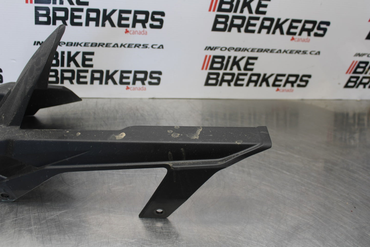 18-23 KAWASAKI NINJA 400 EX400 REAR BACK DRIVE CHAIN GUARD COVER SHIELD BB192