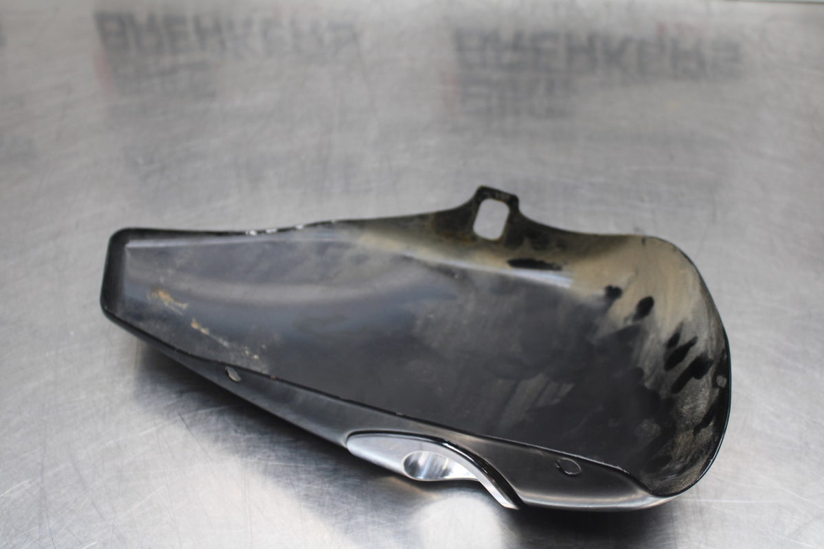 09 HARLEY-DAVIDSON SPORTSTER 1200 CUSTOM XL1200C OIL TANK SIDE COVER PANEL BB776