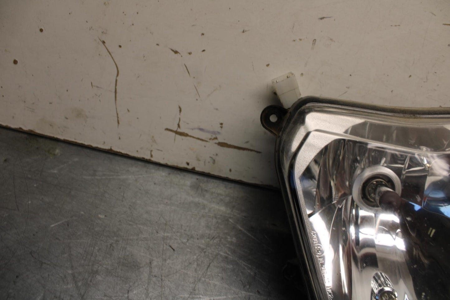 16-18 KTM 690 DUKE FRONT HEADLIGHT HEAD LIGHT LAMP BB631