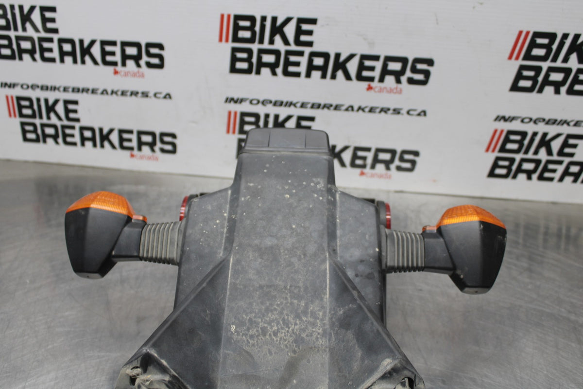 06 SUZUKI SV650S REAR BACK FENDER MUD GUARD BB783
