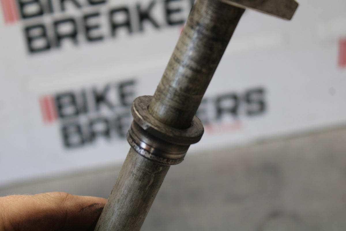 08 KAWASAKI NINJA ZX10R REAR AXLE BACK WHEEL RIM PIVOT BOLT AXEL BB902