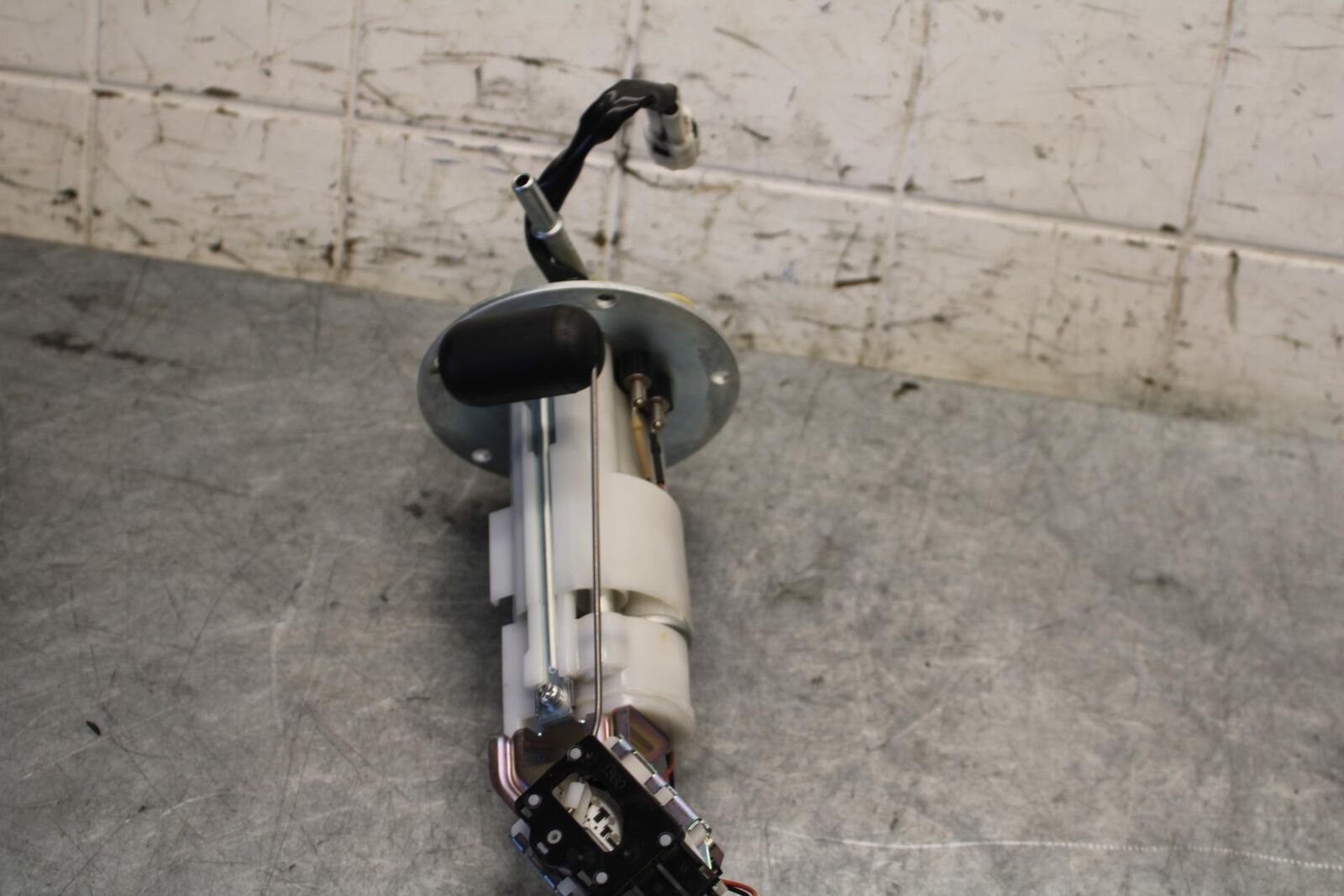 11-23 SUZUKI GSXR 750 FUEL PUMP GAS PETROL SENDER UNIT BB54