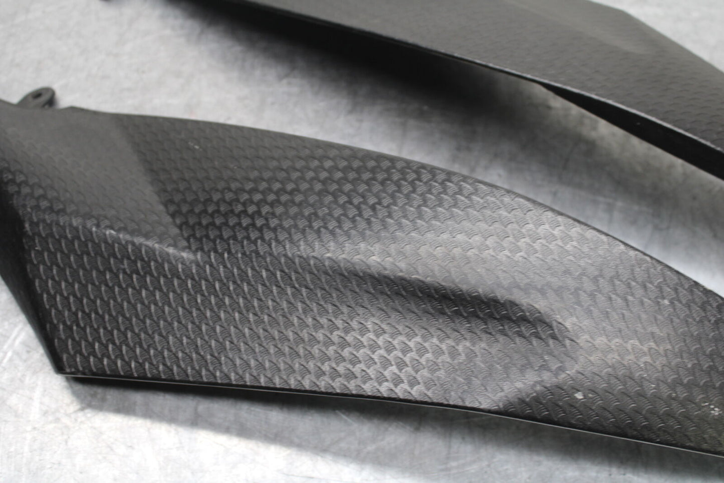 06 YAMAHA YZF R6 AFTERMARKET RIGHT LEFT FUEL TANK PANELS COVERS TRIM SET  BB716