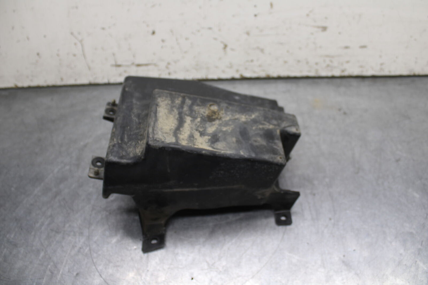 12-13 KAWASAKI Z1000 REAR BACK TAIL UNDERTAIL BATTERY TRAY PLASTIC BB743