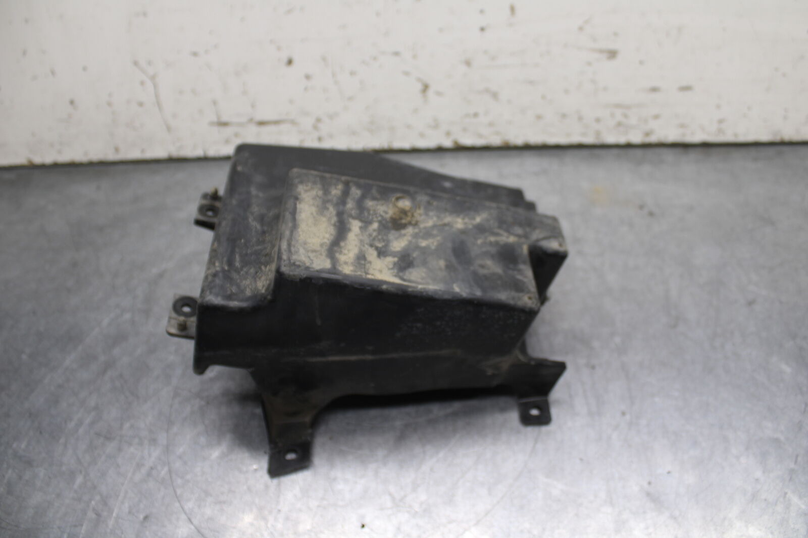 12-13 KAWASAKI Z1000 REAR BACK TAIL UNDERTAIL BATTERY TRAY PLASTIC BB743