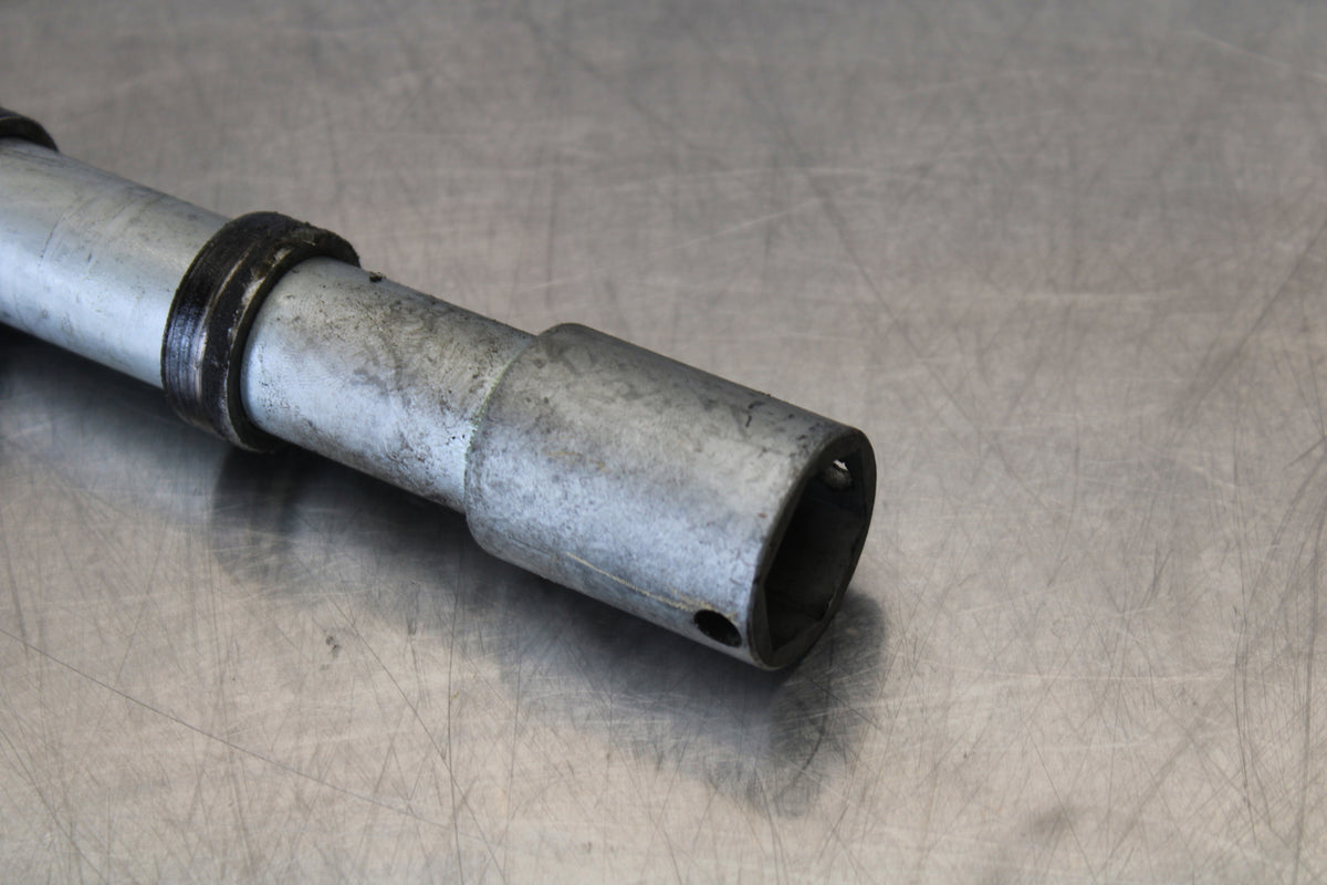 06-07 HONDA CBR1000RR FRONT WHEEL RIM AXLE PIVOT BOLT BB166