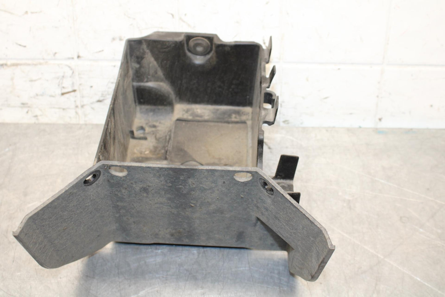 2005 Kawasaki Vulcan 1600 VN1600D Nomad BATTERY TRAY BOX HOLDER BB556