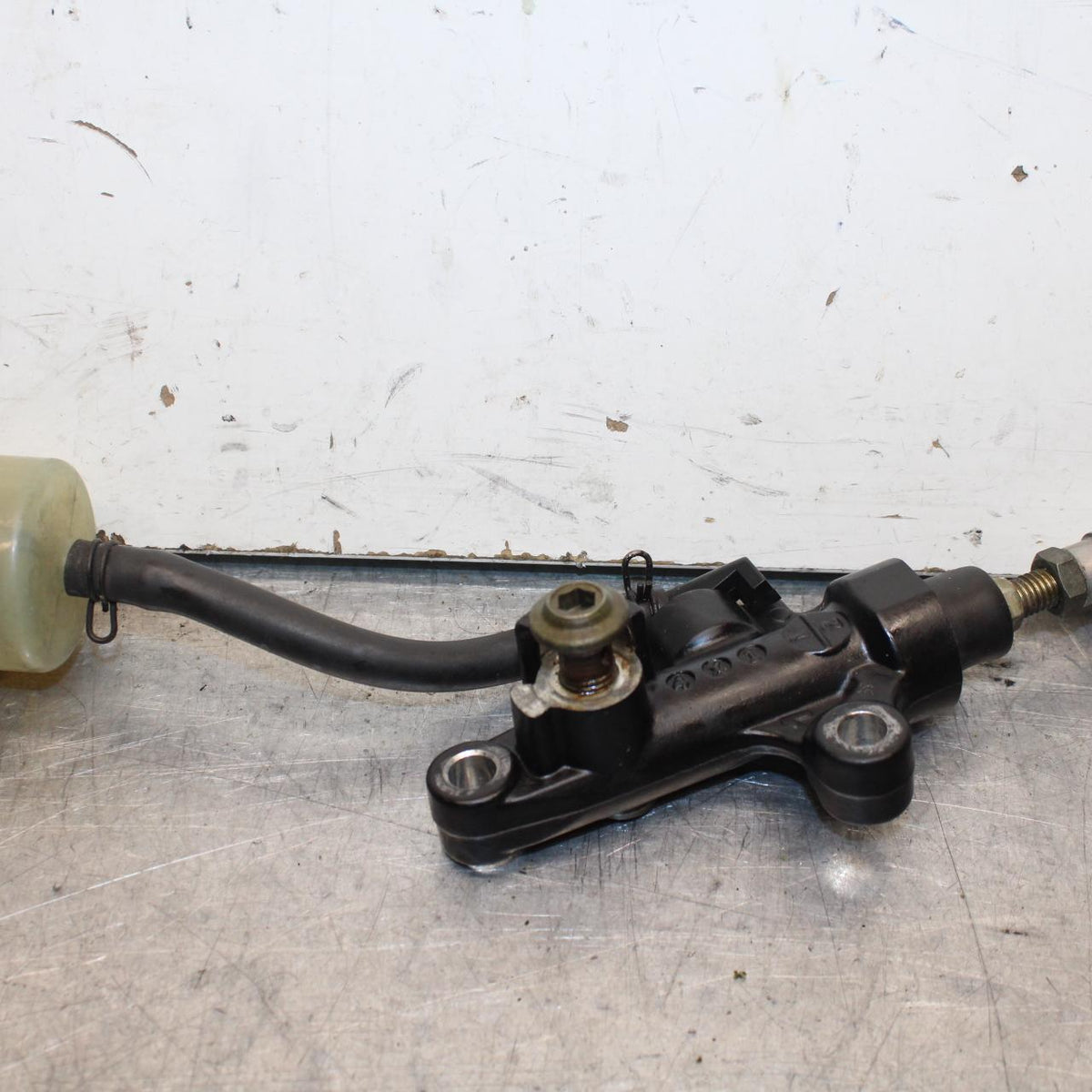 05 YAMAHA YZF R6S BREMBO REAR BACK BRAKE MASTER CYLINDER W RESERVOIR BB95