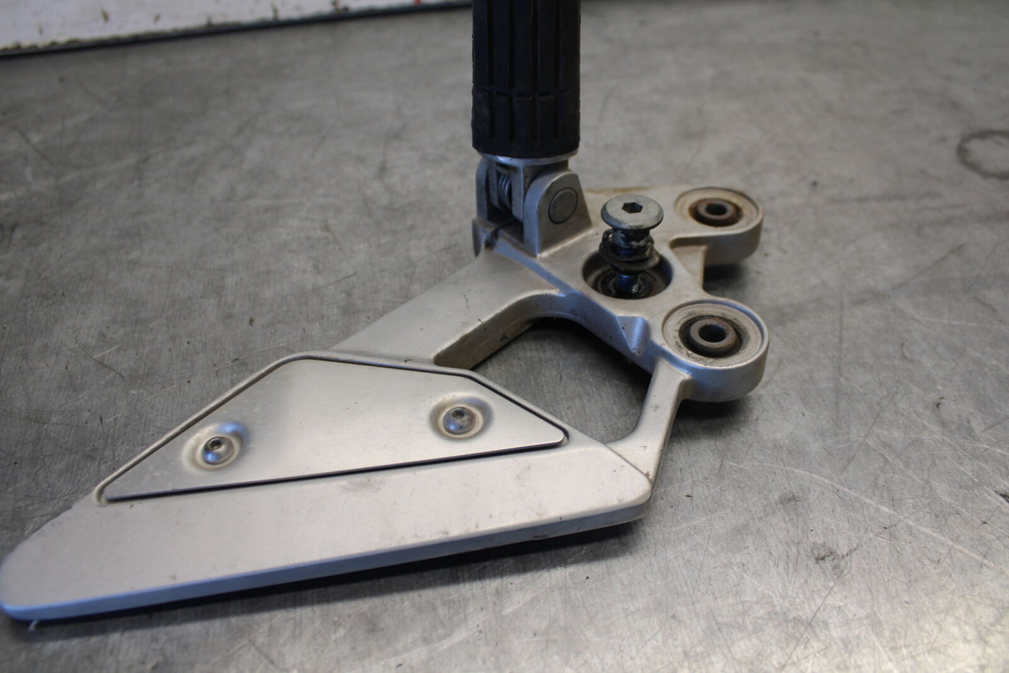 07-09 YAMAHA FZ6 LEFT REARSET REAR SET DRIVER FOOT PEG REST STOP BB713