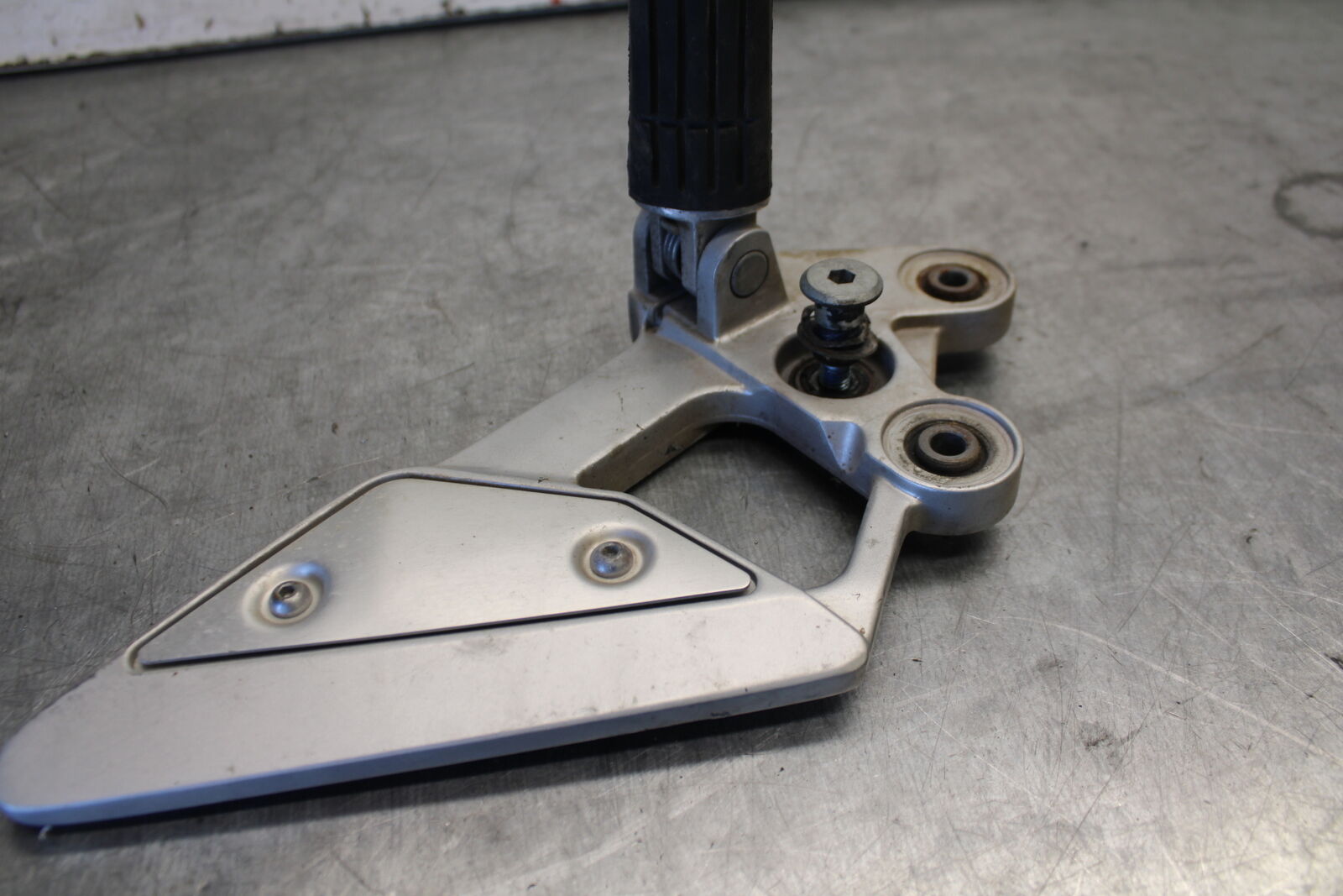 07-09 YAMAHA FZ6 LEFT REARSET REAR SET DRIVER FOOT PEG REST STOP BB713