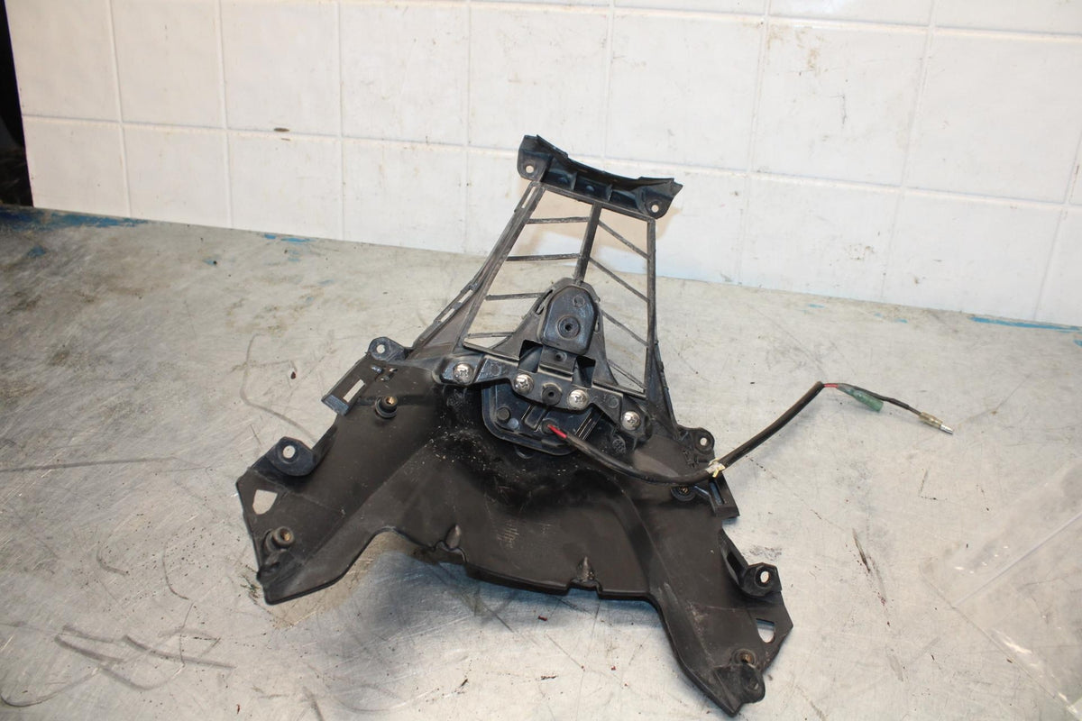 07 YAMAHA YZF R6 2c0 RUNNING PILOT FRONT LIGHT WITH TRIM NOSE MID DUCT BB423