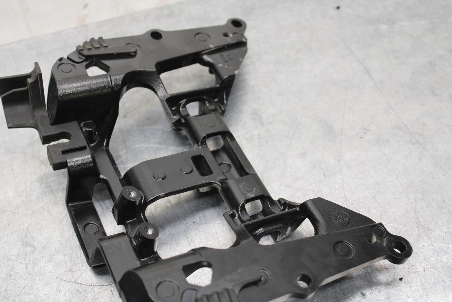 20-21 YAMAHA XSR900 GAS TANK FUEL CELL PETROL RESERVOIR BRACKET  BB599