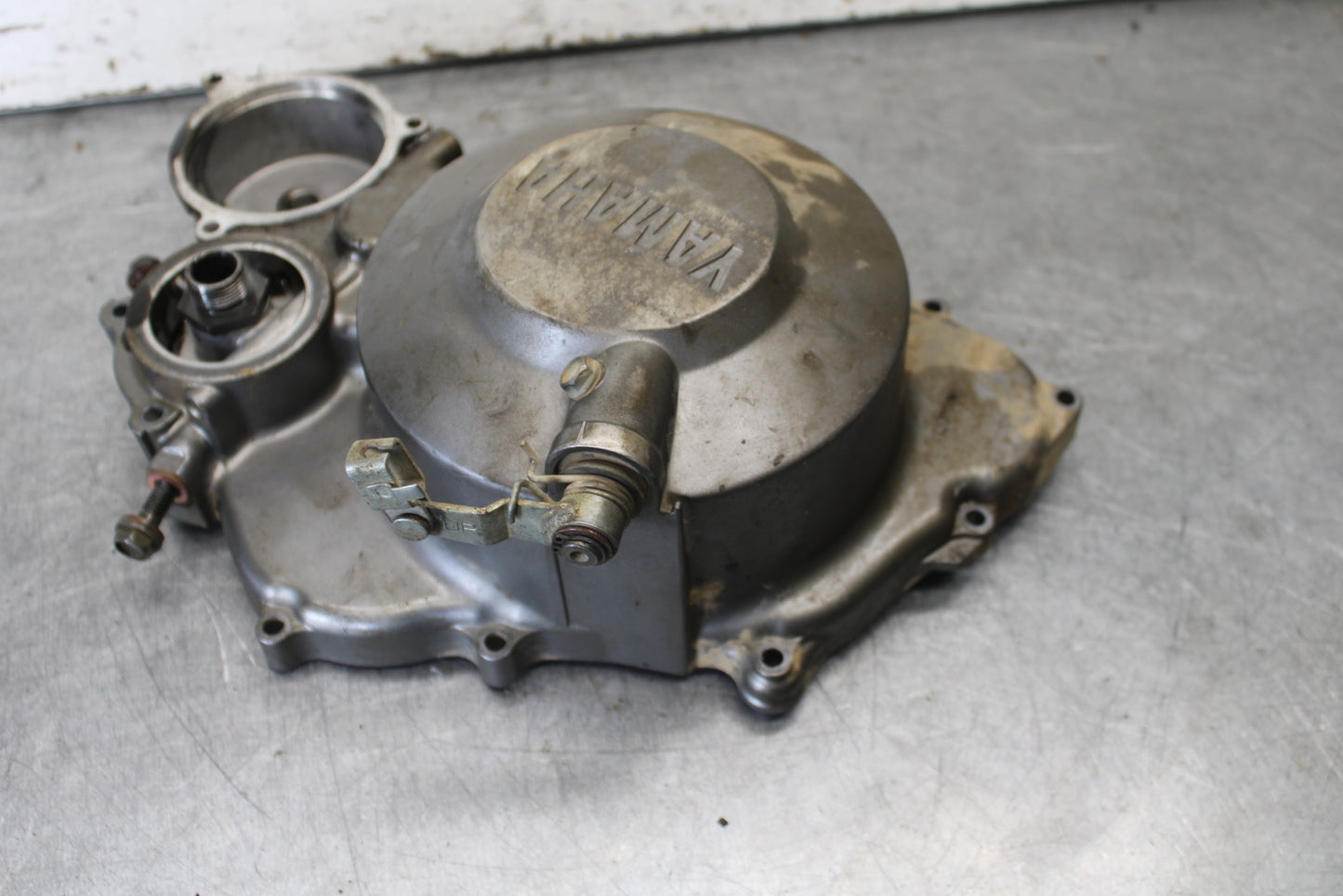 01-05 YAMAHA RAPTOR 660R CLUTCH SIDE ENGINE MOTOR COVER 5LP-15431-00-00 BB695
