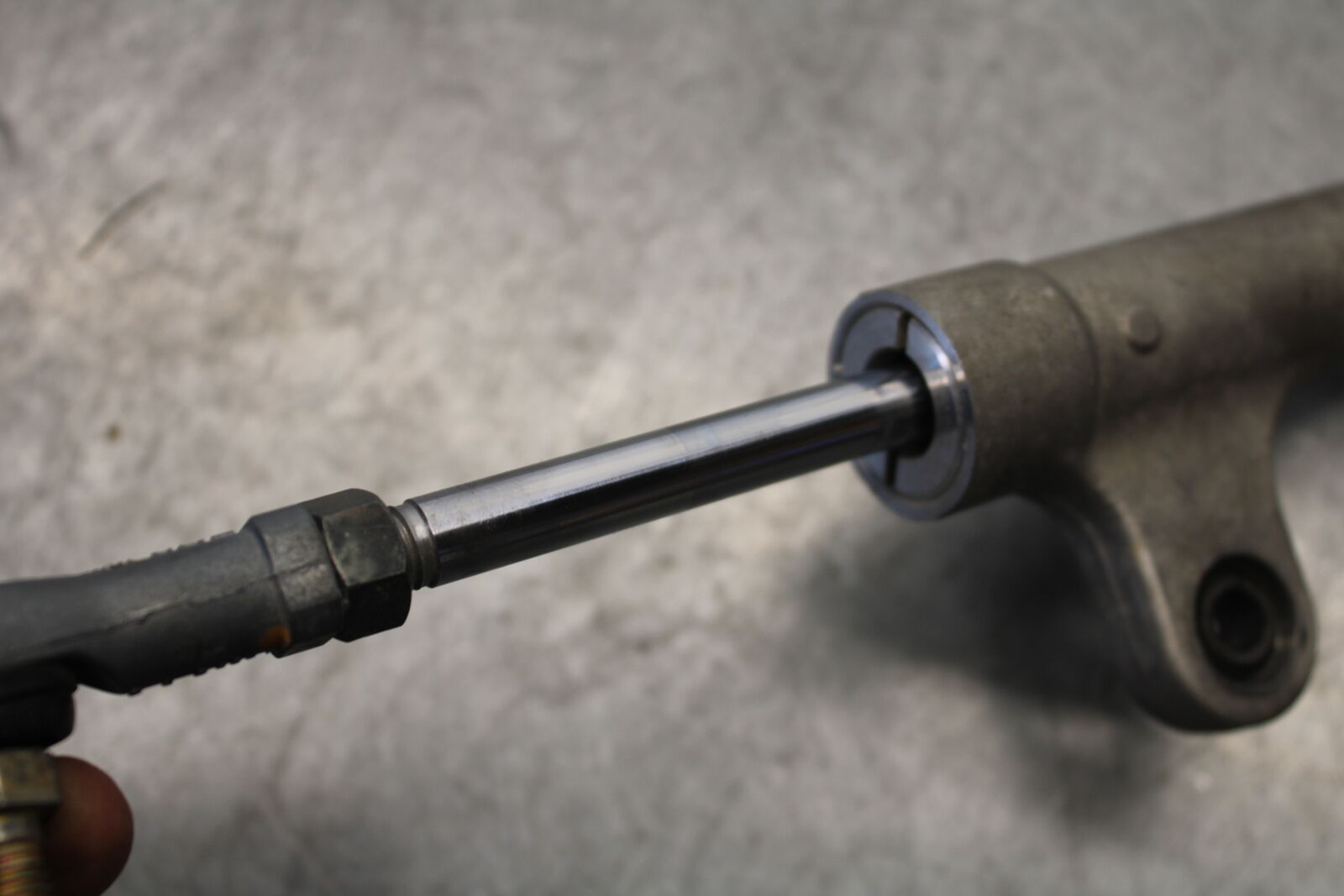 05-06 SUZUKI GSXR1000 STEERING DAMPER STABILIZER 51750-40F80 BB663