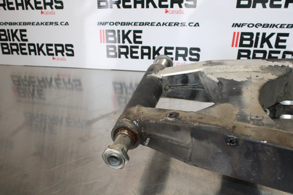 01-03 SUZUKI GSXR600 REAR SWINGARM BACK SUSPENSION SWING ARM BB145