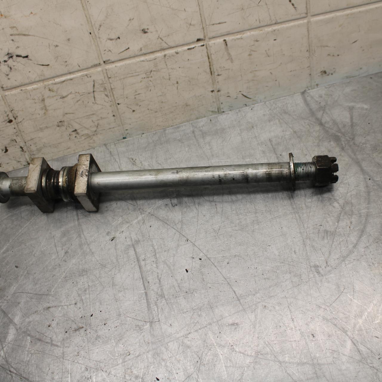 11-14 KAWASAKI VERSYS 650 LE 650C REAR AXLE WHEEL RIM PIVOT BOLT AXEL BB498