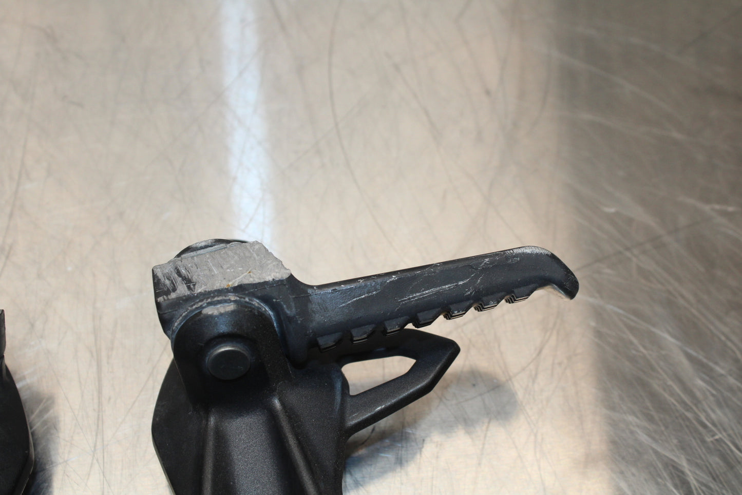 13-17 KAWASAKI NINJA ZX6R ZX636 ABS REAR BACK PASSENGER PEG SET PAIR BB143