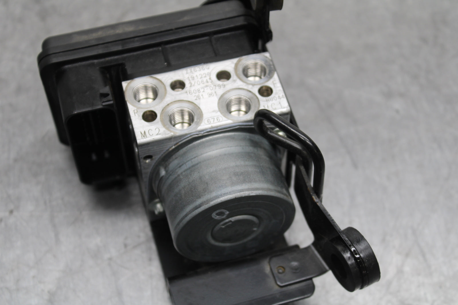 19-23 KAWASAKI NINJA ZX6R ABS PUMP UNIT MODULE BB749