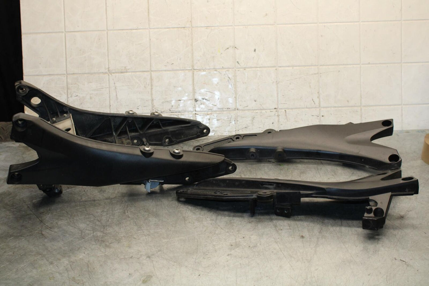 06-07 SUZUKI GSXR600 750 REAR BACK TAIL SUBFRAME SUB FRAME BB543