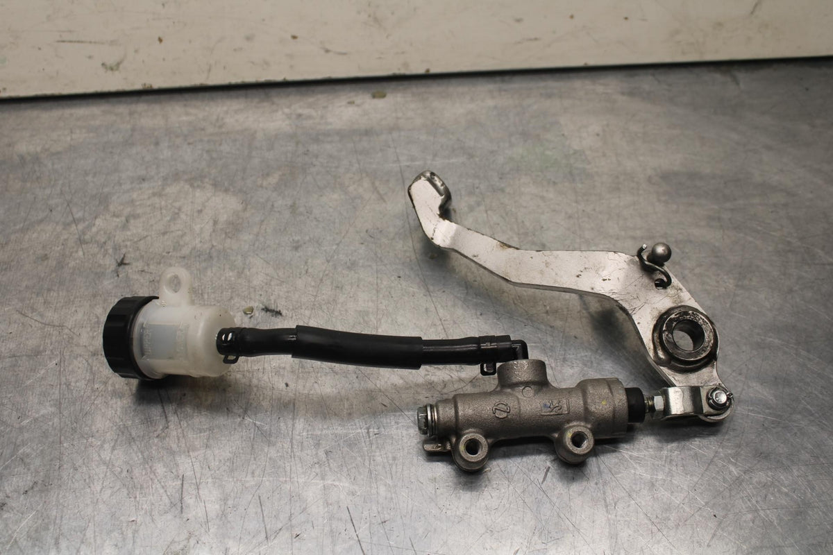 12-17 KAWASAKI ER-6N Z650 REAR BACK BRAKE MASTER CYLINDER W RESERVOIR BB607
