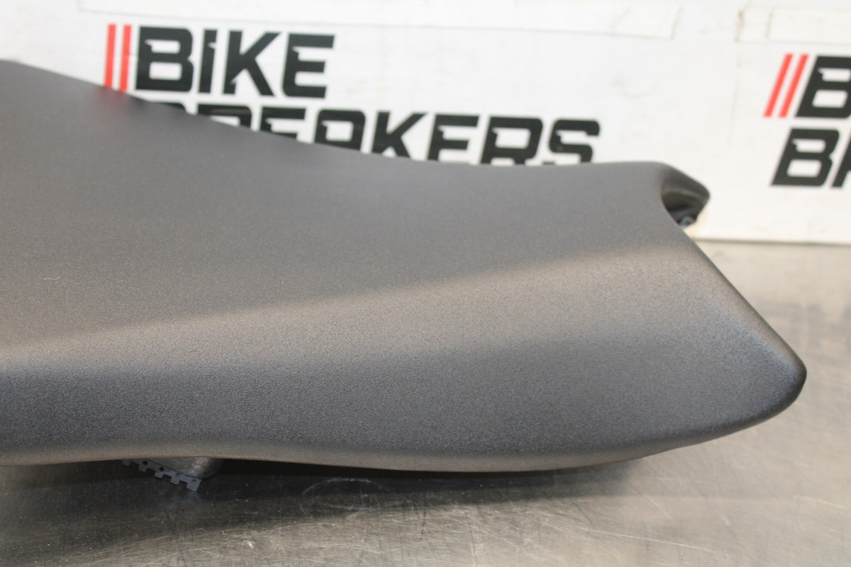 24-25 KAWASAKI NINJA ZX6R FRONT DRIVERS SEAT PAD SADDLE PILLION BB939