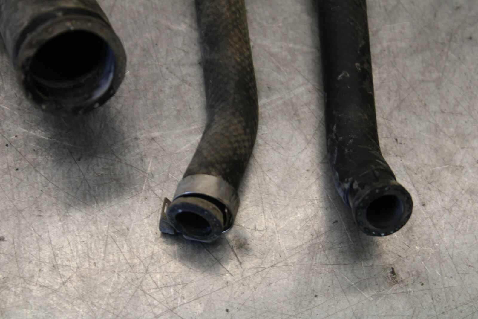 11-24 SUZUKI GSXR750 RADIATOR HOSES ENGINE COOLANT WATER PIPES HOSE SET   BB687