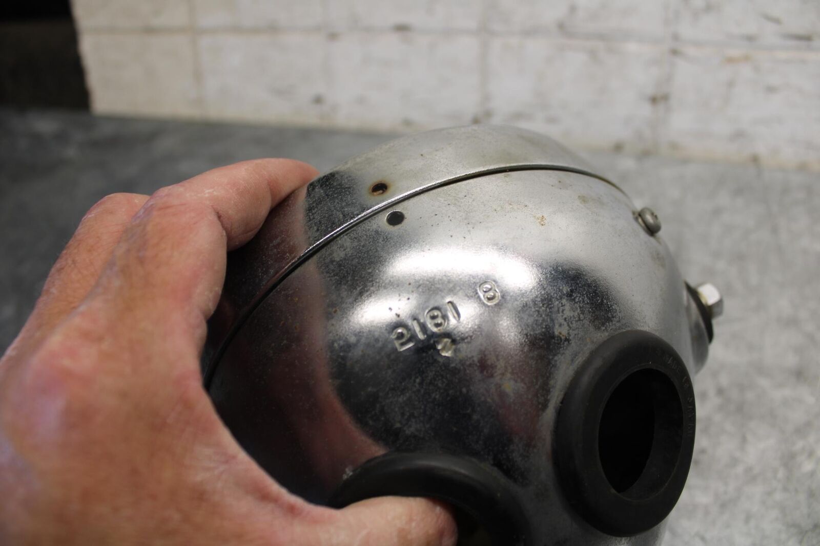 1982 Suzuki GS450L SINGLE HEADLIGHT HEAD LAMP LIGHT BB52