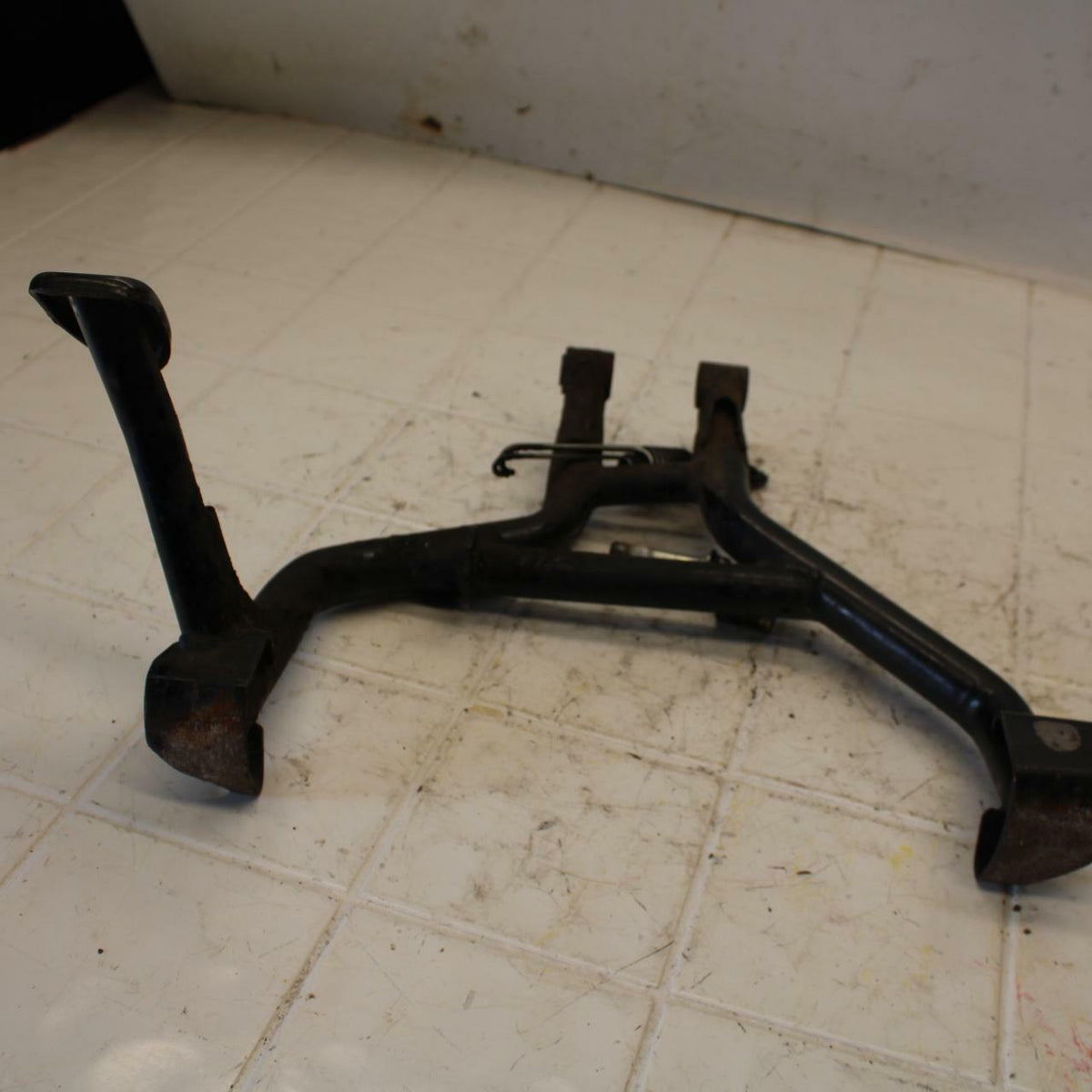 06-07 SUZUKI BANDIT 1200S ABS CENTER MAIN STAND BB21