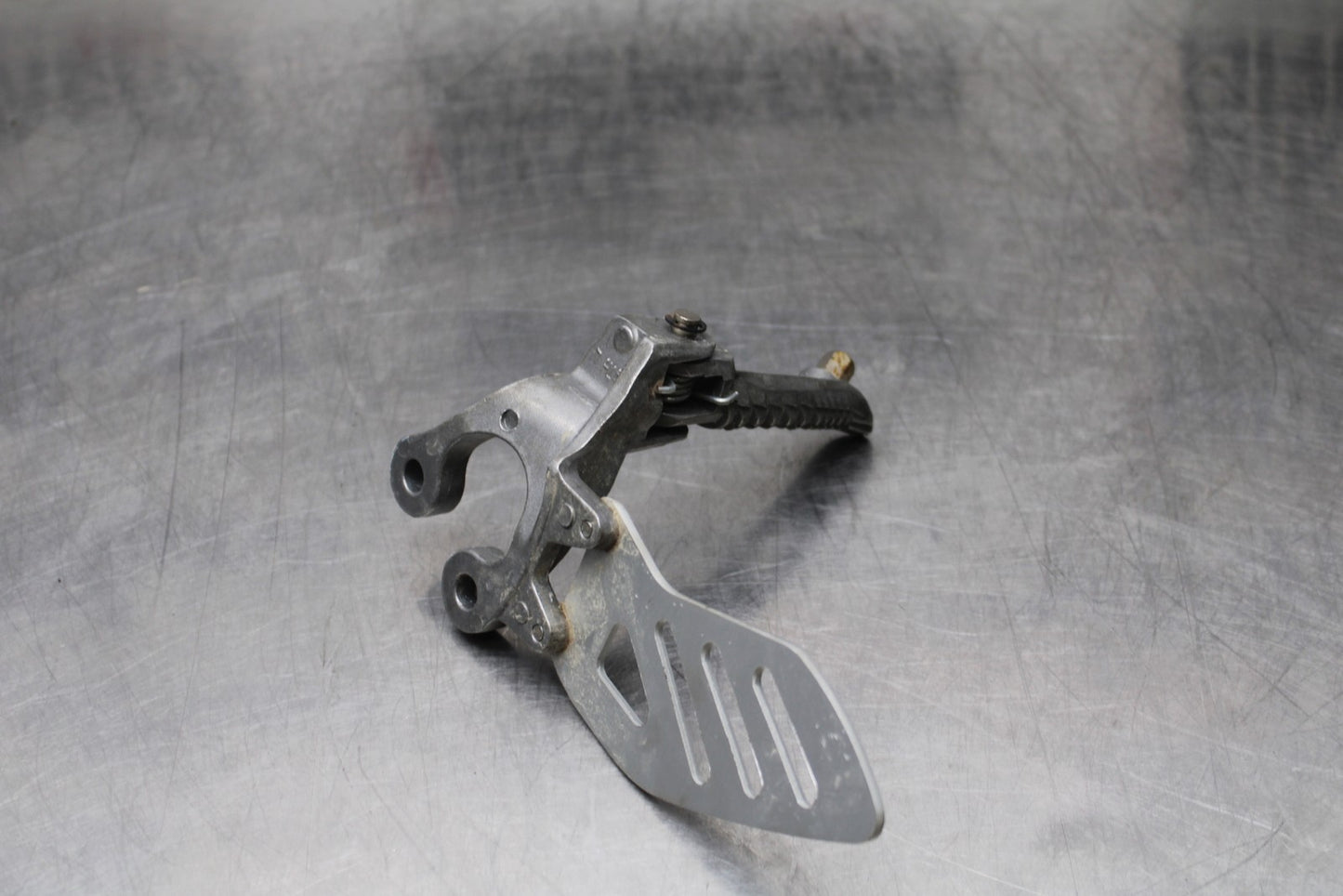 11-22 SUZUKI GSXR 600  LEFT REARSET REAR SET DRIVER FOOT PEG REST STOP BB193