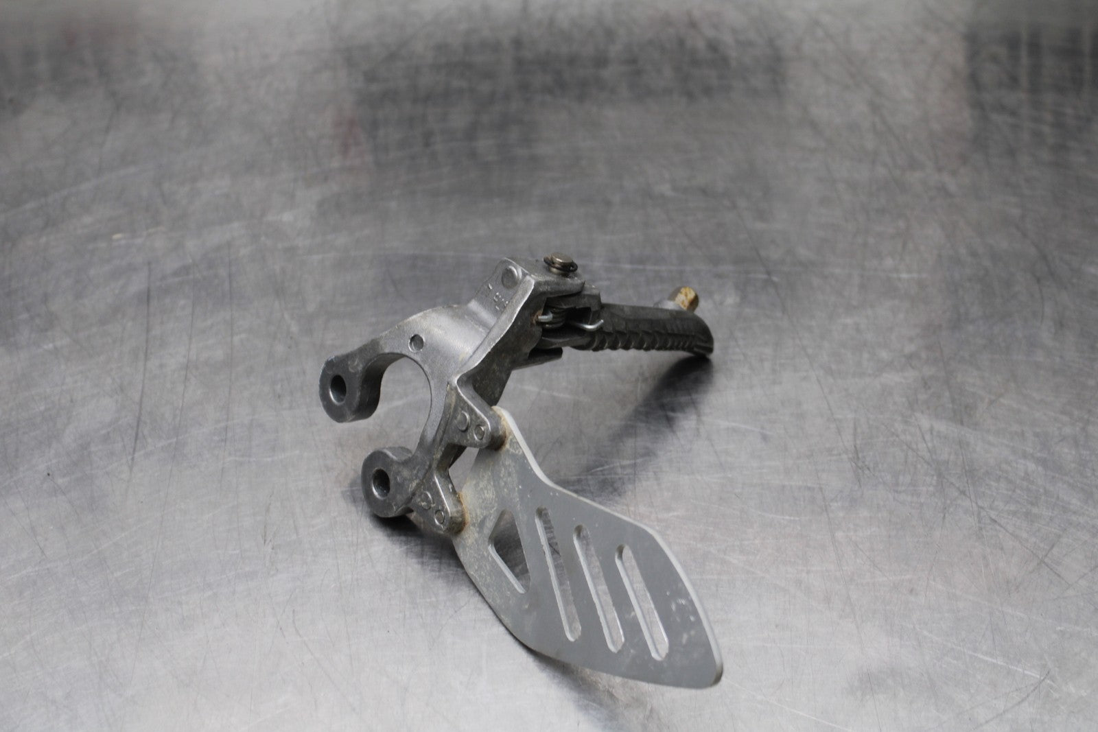 11-22 SUZUKI GSXR 600  LEFT REARSET REAR SET DRIVER FOOT PEG REST STOP BB193